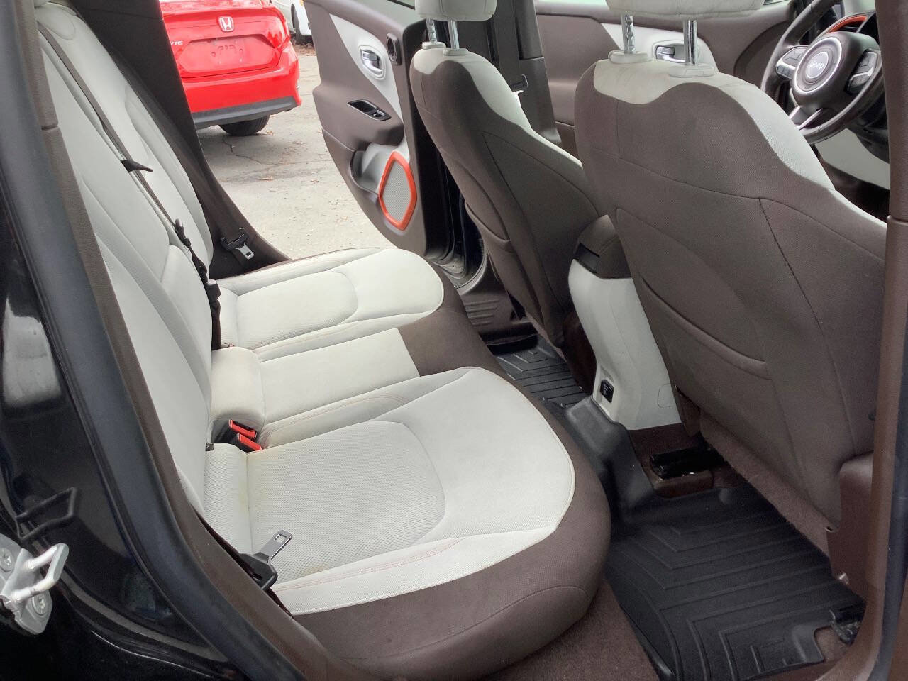 Used 2015 Jeep Renegade Latitude w/ Popular Equipment Group AWD/4WD image 32