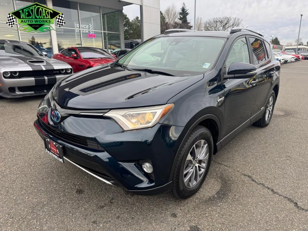 Used 2018 Toyota RAV4 XLE image 1