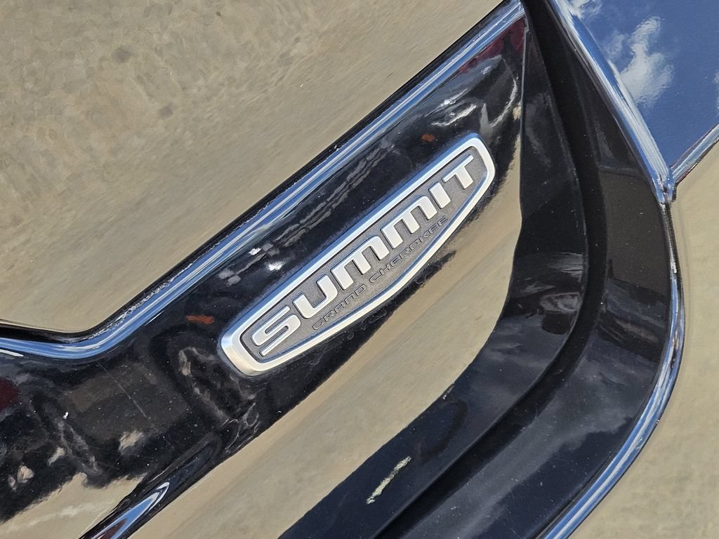 Used 2023 Jeep Grand Cherokee Summit w/ Luxury Tech Group V AWD/4WD image 16