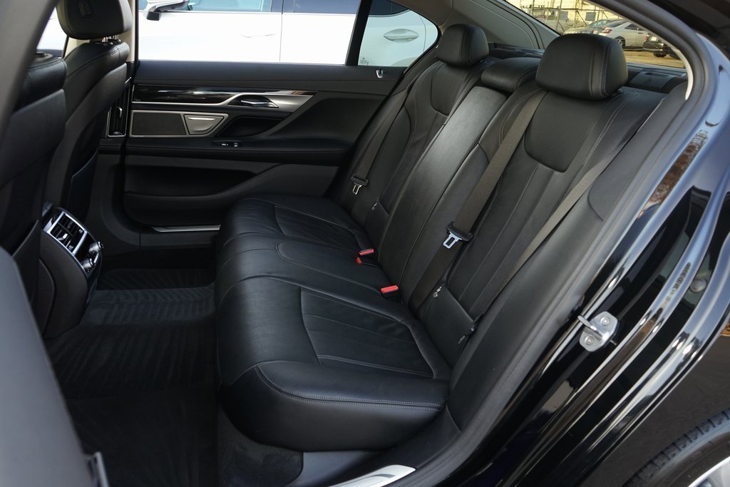 Used 2018 BMW 740i image 14