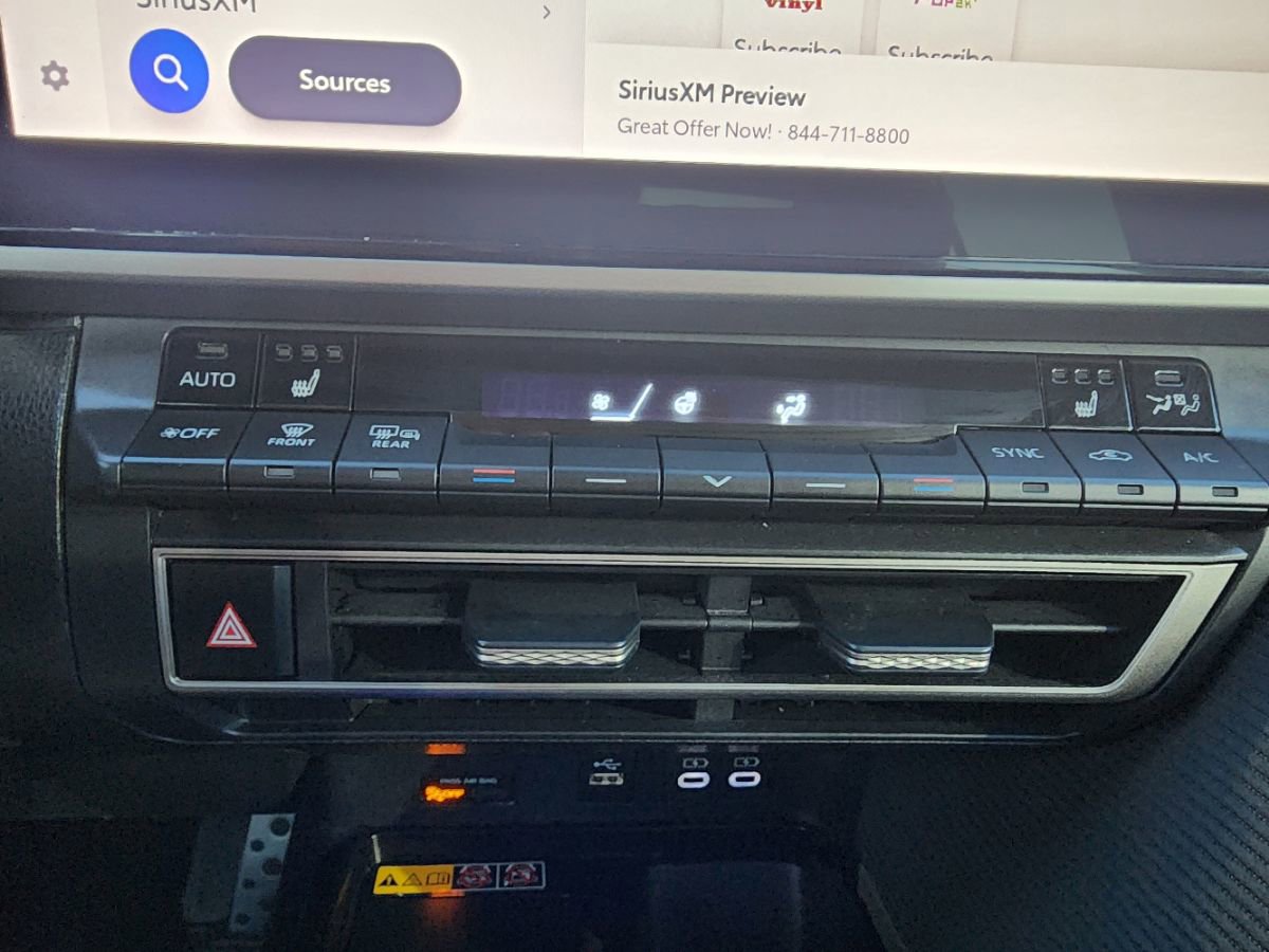 Used 2025 Toyota Camry SE w/ Multimedia Upgrade Package image 19