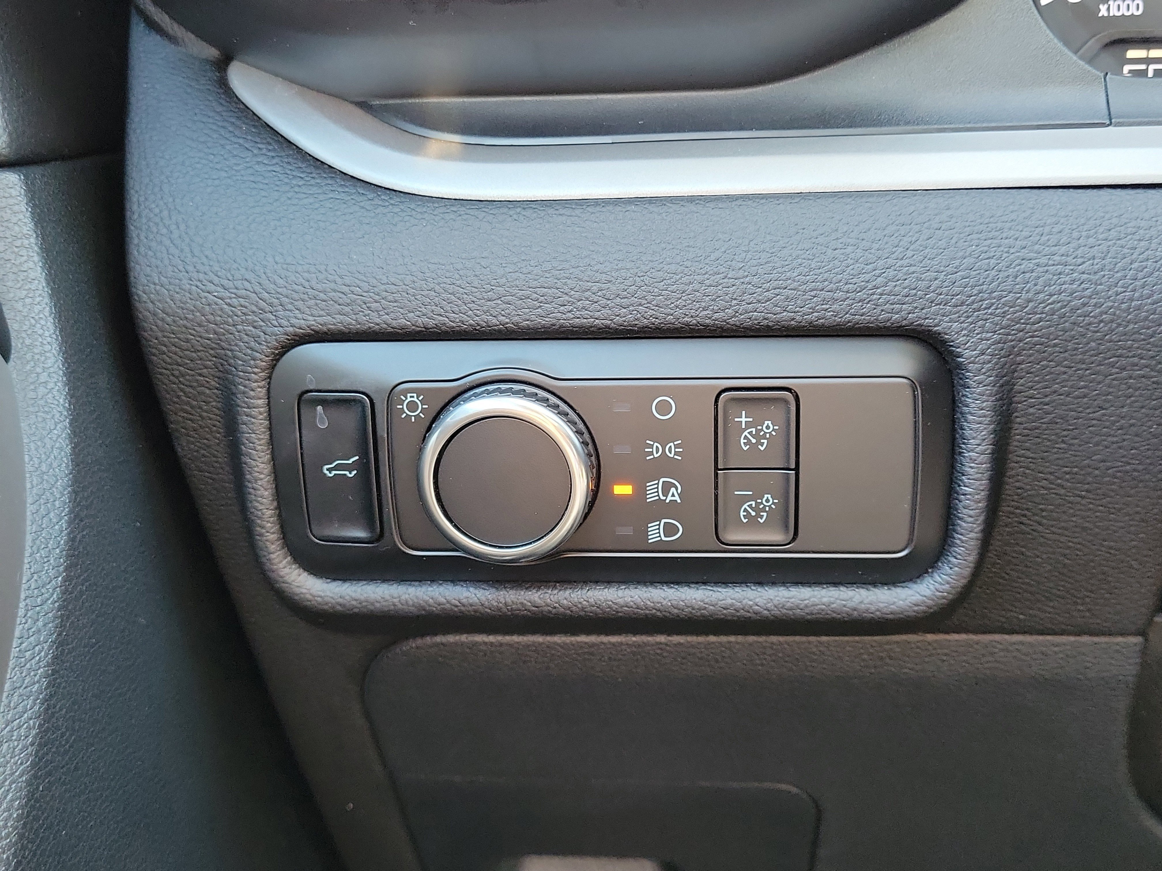 Used 2023 Ford Explorer XLT image 22