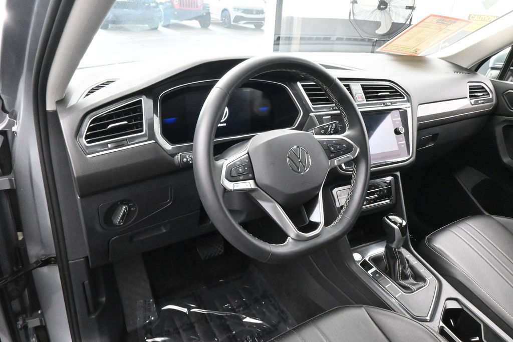 Used 2024 Volkswagen Tiguan SE FWD image 11