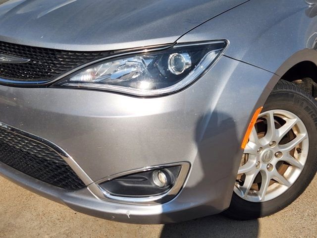 Used 2020 Chrysler Pacifica Touring-L image 15