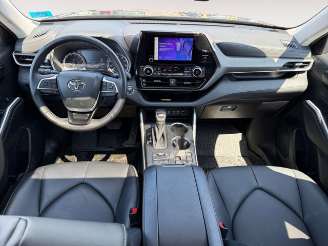 Used 2023 Toyota Highlander XLE AWD/4WD image 15