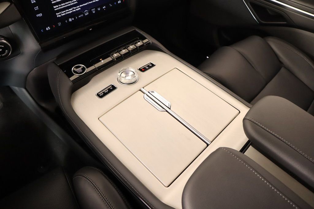 New 2025 Lincoln Navigator Reserve w/ Jet Appearance Package image 8