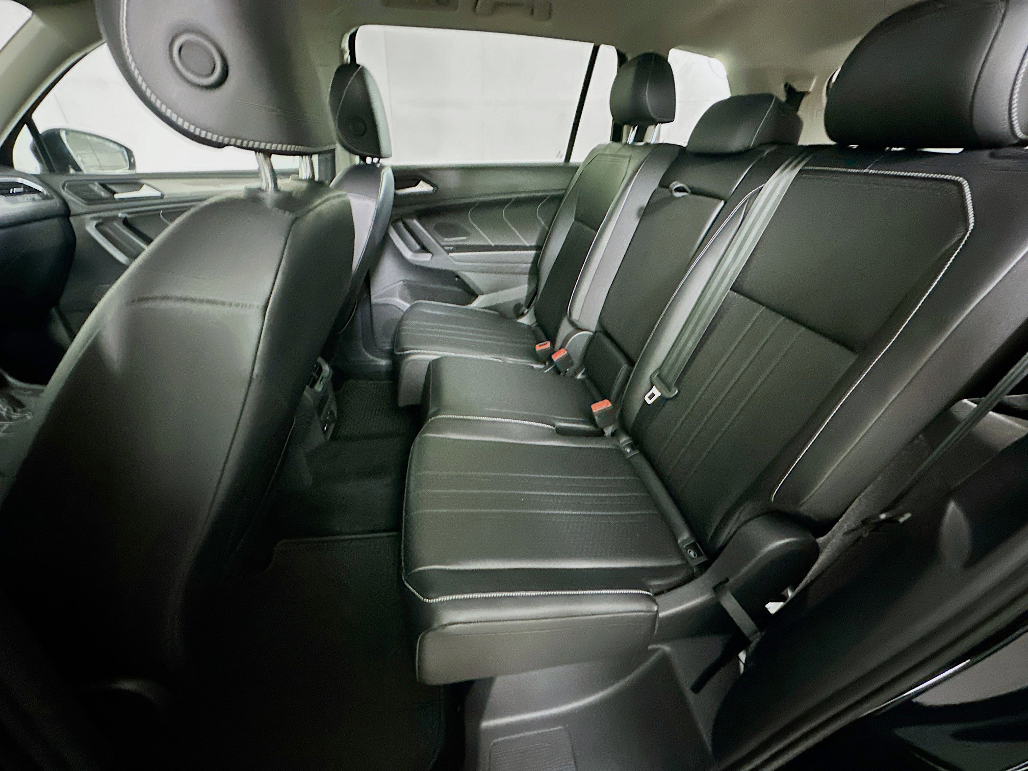 Used 2022 Volkswagen Tiguan SE w/ Panoramic Sunroof Package image 25