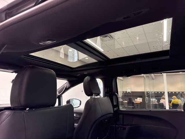 New 2026 Chrysler Pacifica Select image 32