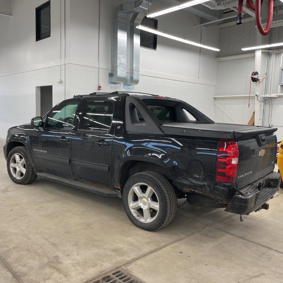 Used 2011 Chevrolet Avalanche LT AWD/4WD image 11
