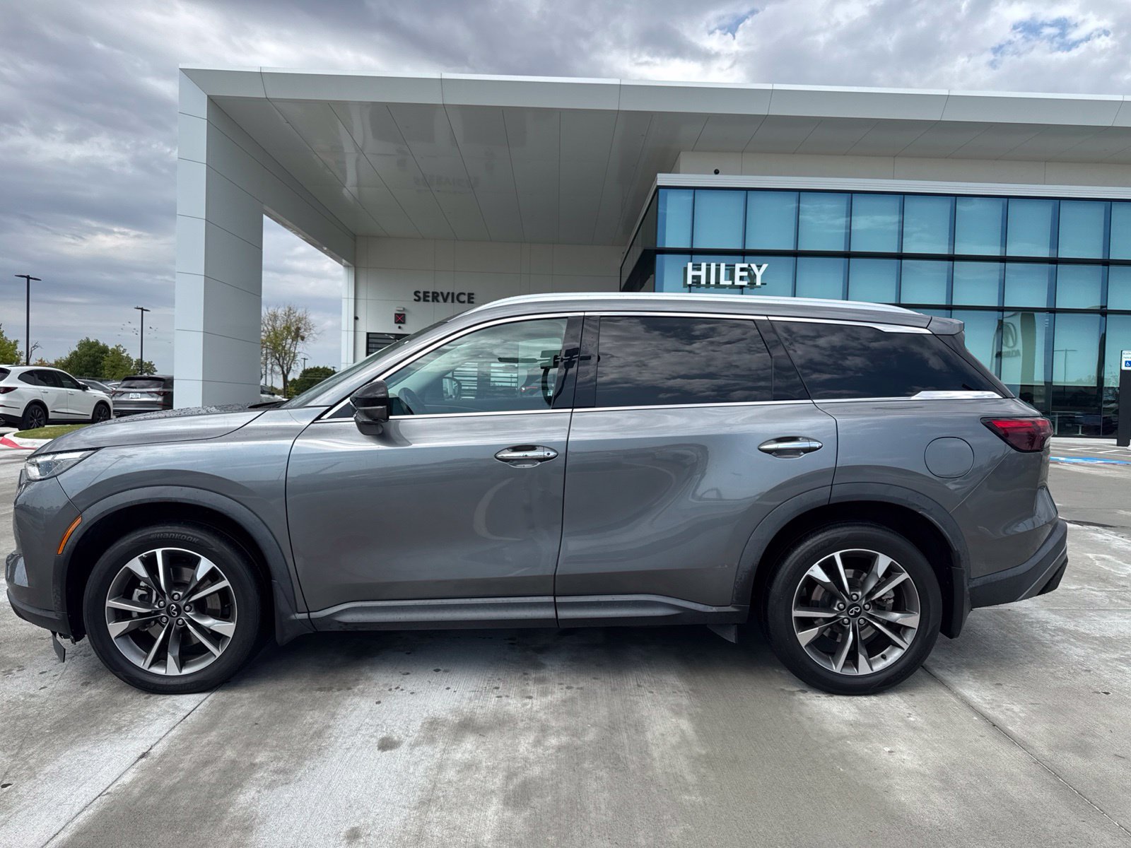 Used 2023 INFINITI QX60 Luxe w/ Cargo Package AWD/4WD image 2