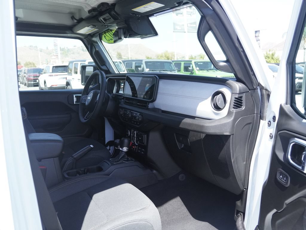 Certified 2025 Jeep Gladiator Sport AWD/4WD image 30