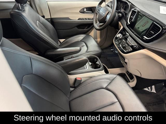 Used 2024 Chrysler Pacifica Touring-L image 4