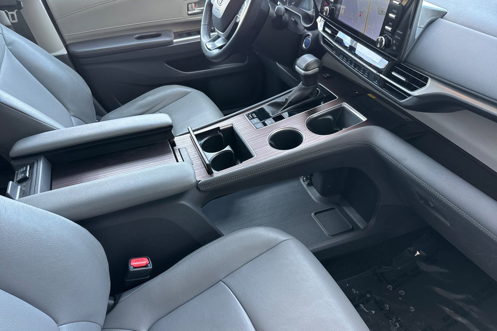 Used 2024 Toyota Sienna XLE w/ XLE Plus Package image 24