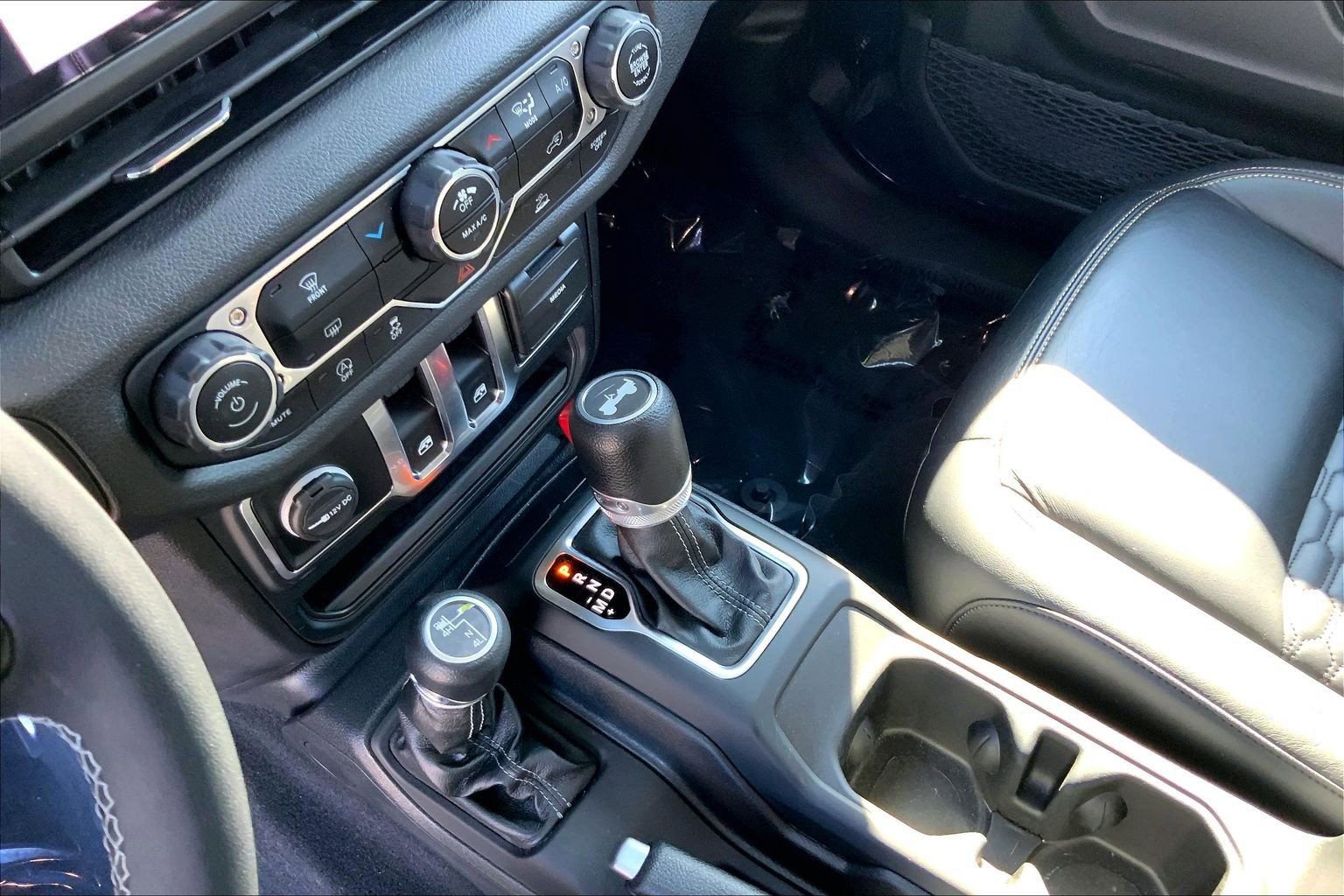 Certified 2025 Jeep Wrangler Sport image 15