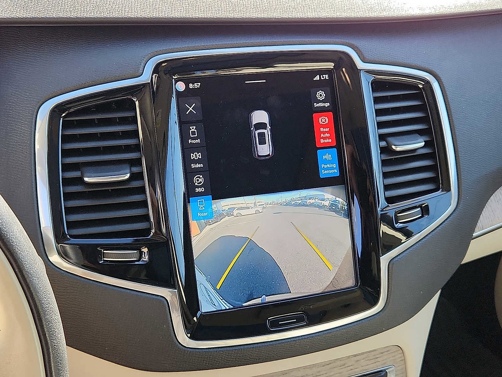 Certified 2023 Volvo XC90 B6 Plus w/ Protection Package Premier image 16