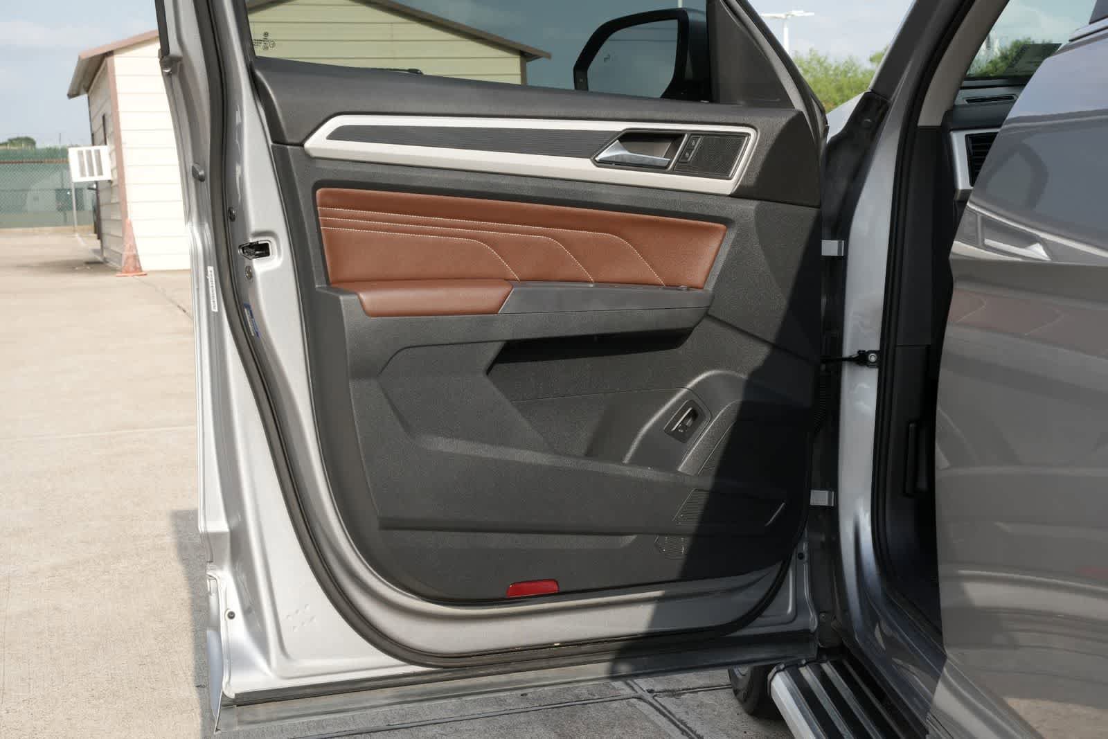 Used 2021 Volkswagen Atlas SEL R-Line FWD image 17
