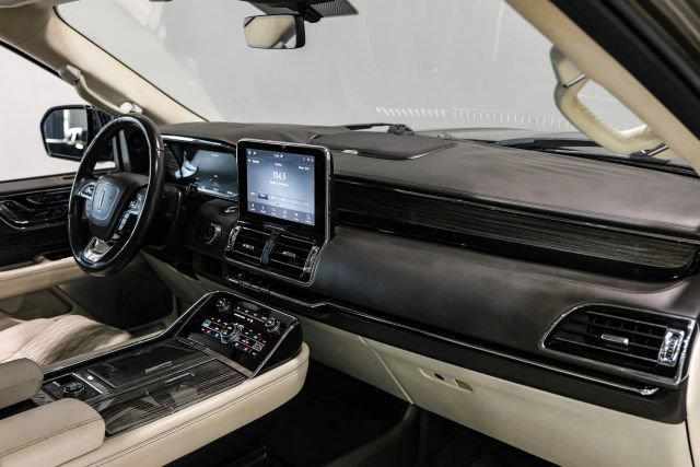 Used 2020 Lincoln Navigator Black Label w/ Cargo Convenience Package AWD/4WD image 17