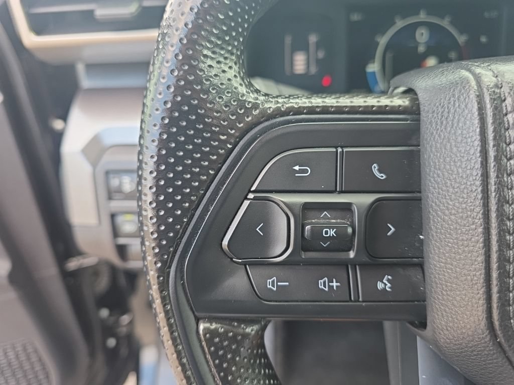 Certified 2025 Toyota Tacoma SR5 AWD/4WD image 17