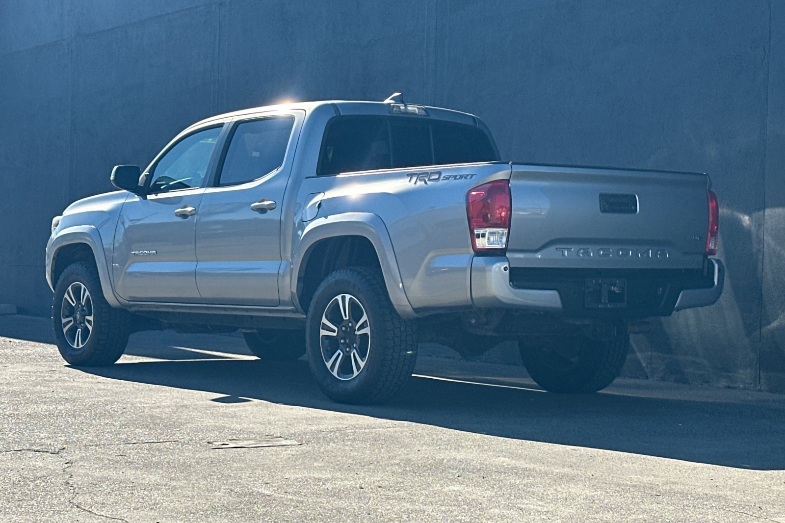 Used 2016 Toyota Tacoma TRD Sport RWD image 6