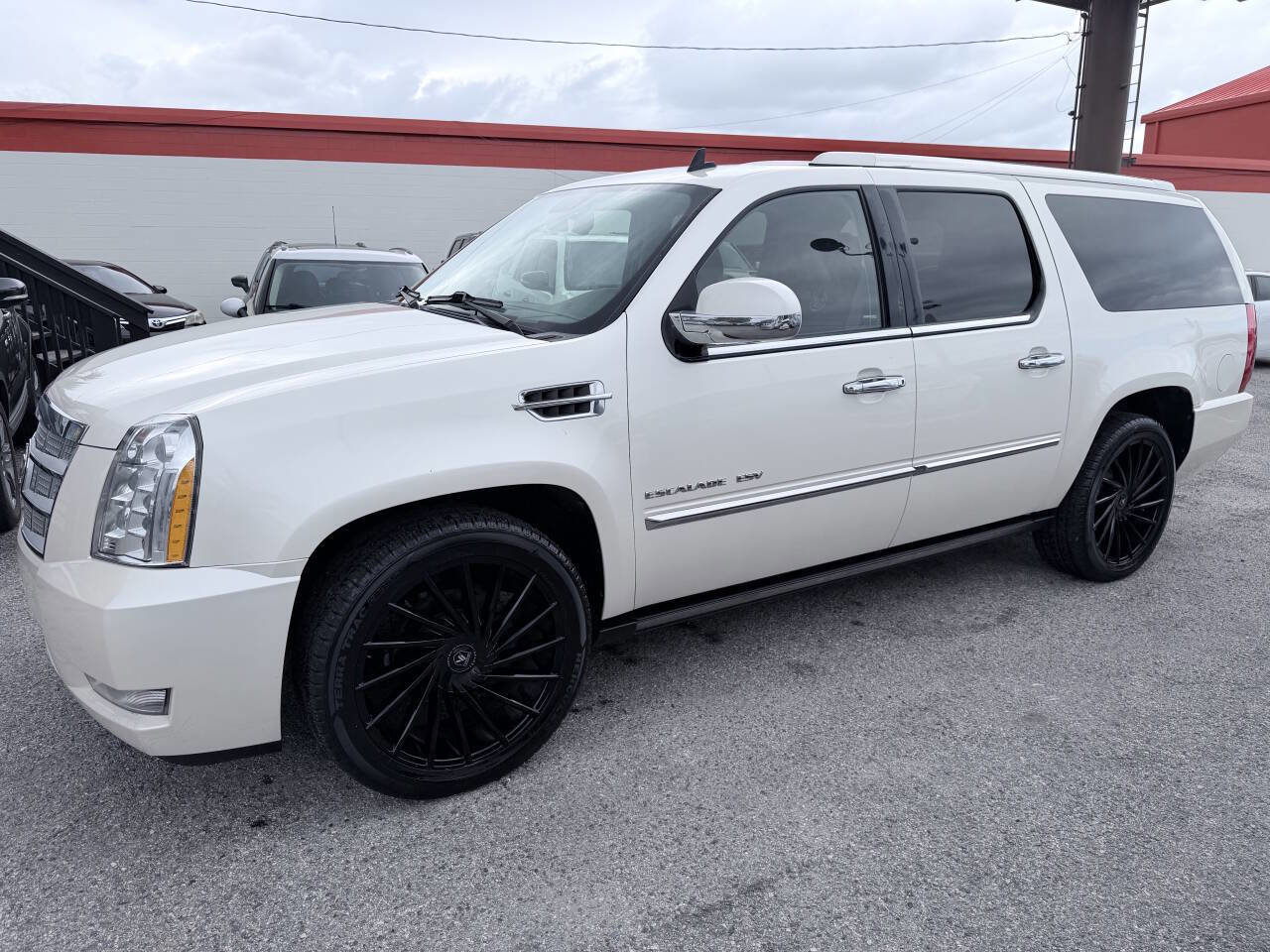 Used 2013 Cadillac Escalade ESV Platinum image 1