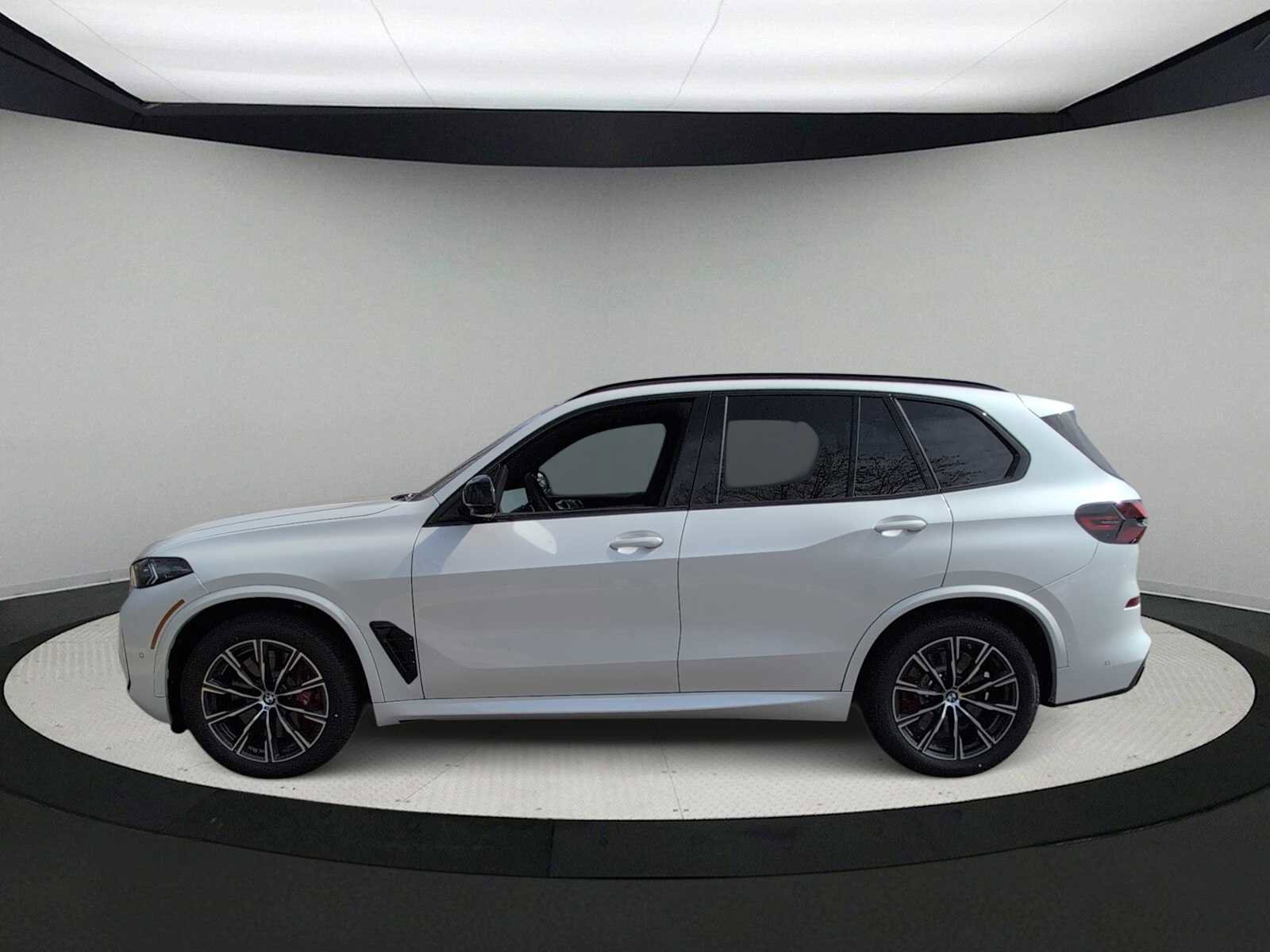 New 2026 BMW X5 M60i image 5