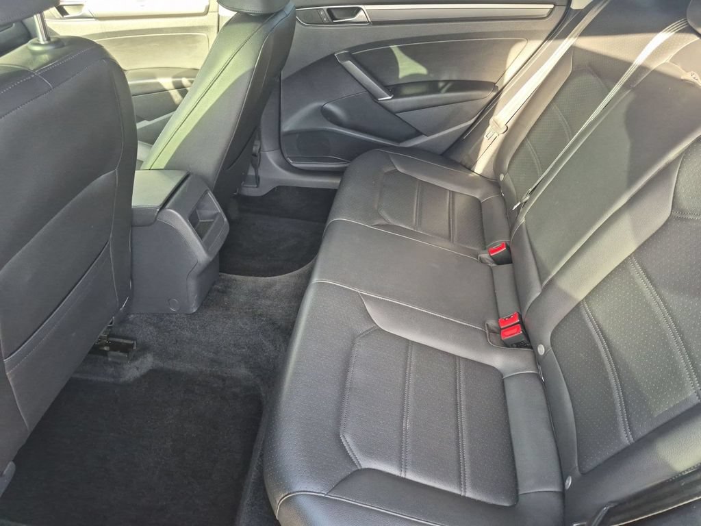 Used 2017 Volkswagen Passat 1.8T R-Line FWD image 29