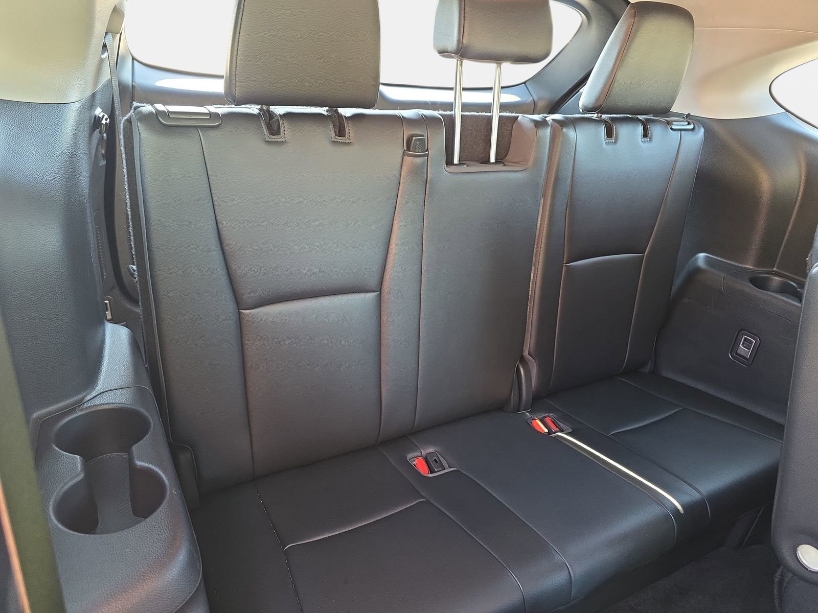 Used 2023 Toyota Highlander XLE FWD image 12