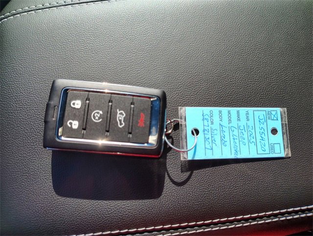 New 2025 Jeep Grand Cherokee Altitude image 26