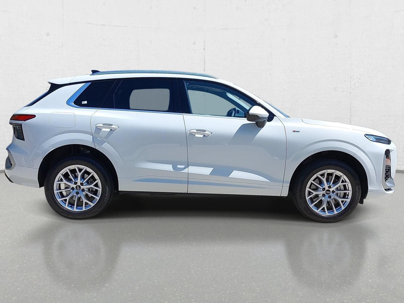 Certified 2026 Audi Q3 quattro 2.0T AWD/4WD image 4