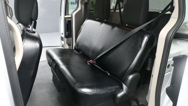 Used 2019 Dodge Grand Caravan SE FWD image 12