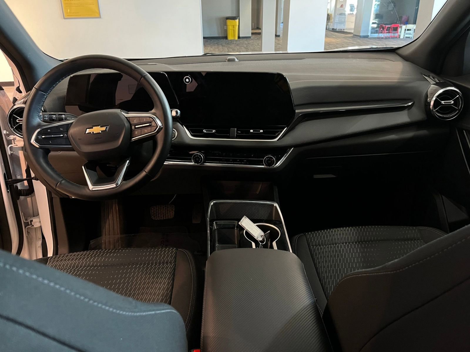 Used 2025 Chevrolet Equinox LT FWD image 33
