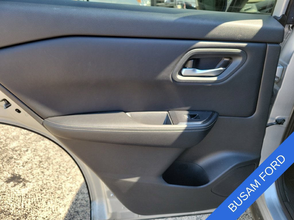 Used 2025 Nissan Rogue SV FWD image 14