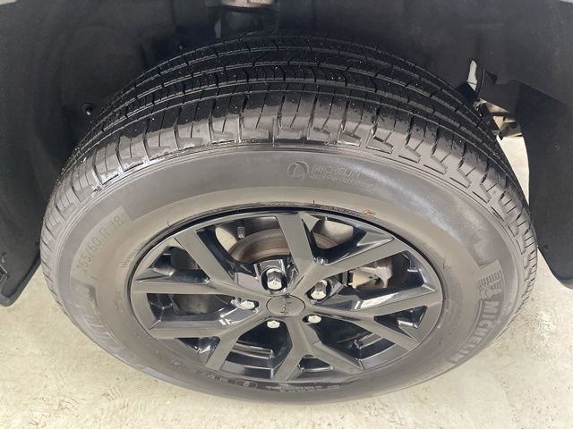 Used 2025 Jeep Grand Cherokee Altitude AWD/4WD image 7