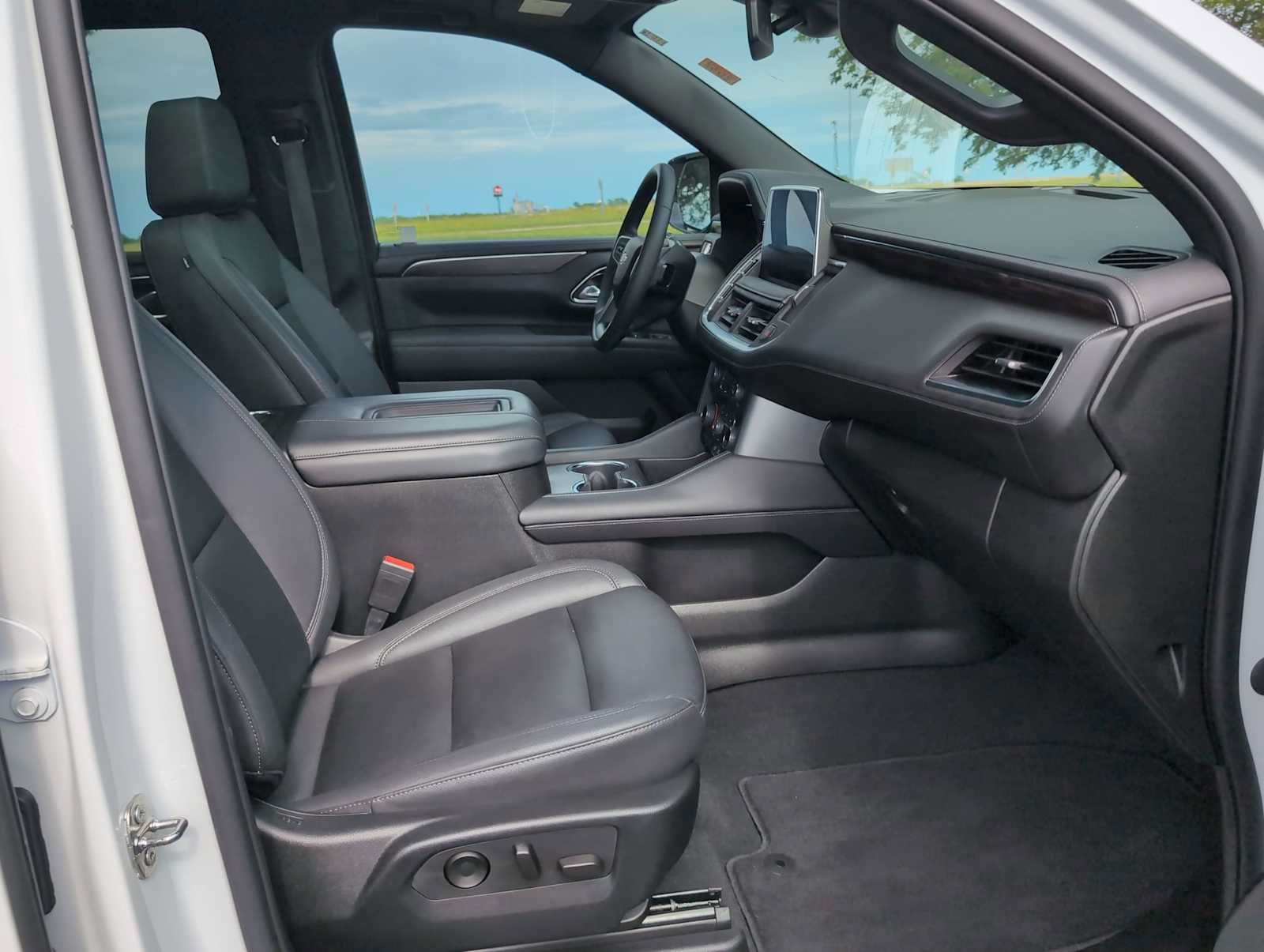 Used 2023 Chevrolet Tahoe LT w/ Luxury Package AWD/4WD image 33