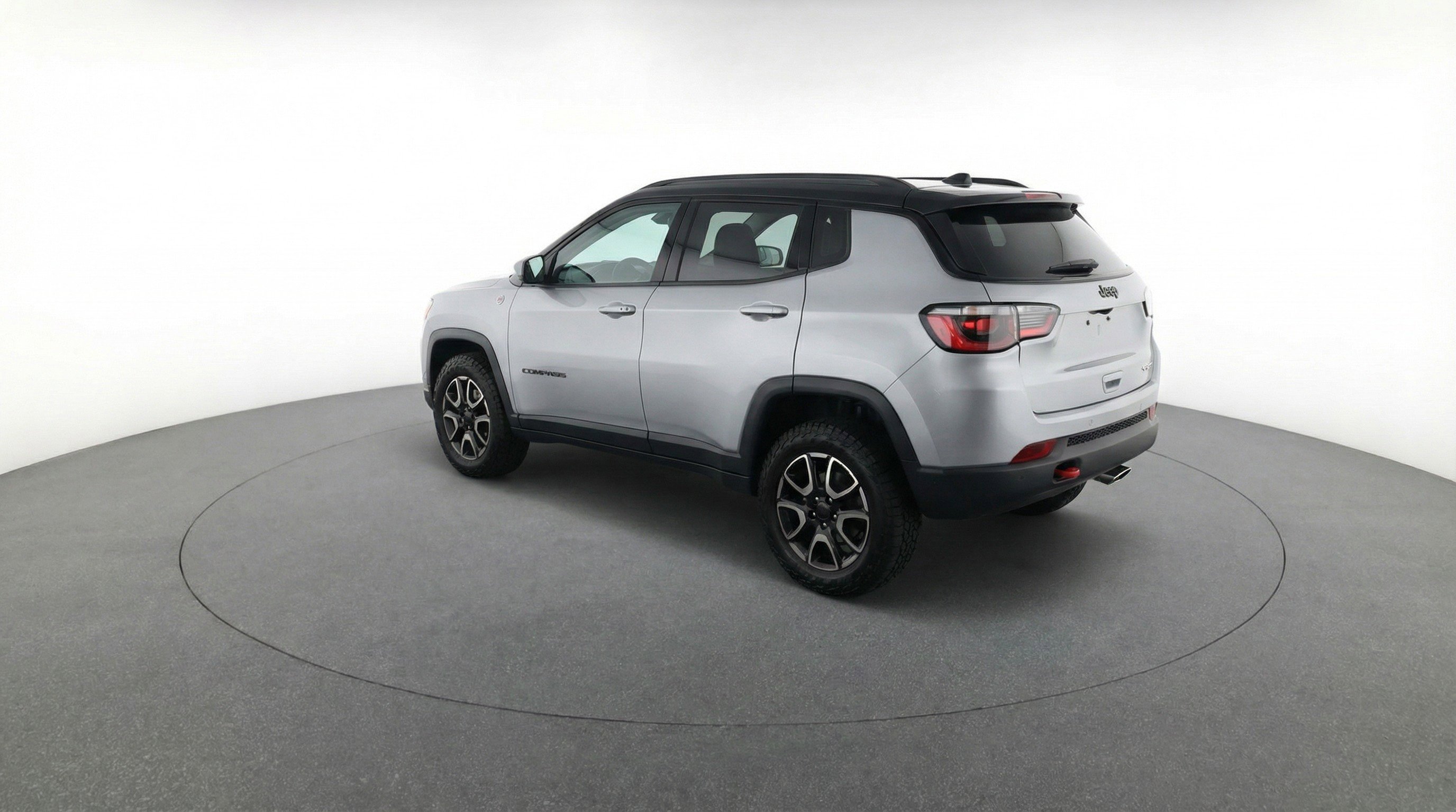 Used 2025 Jeep Compass Trailhawk AWD/4WD image 6
