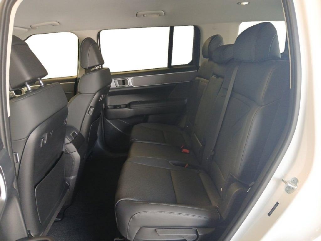 Used 2026 Hyundai Santa Fe SEL FWD image 13