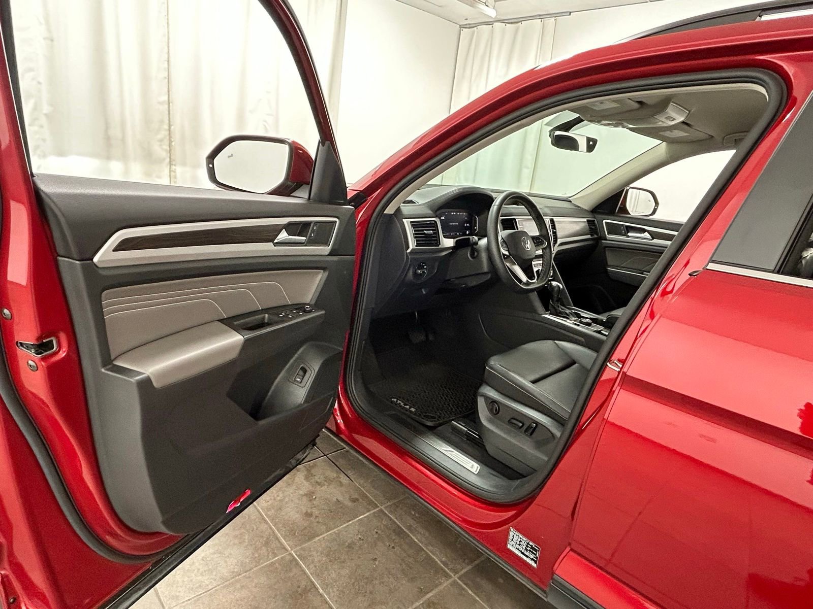 Used 2023 Volkswagen Atlas SE image 23