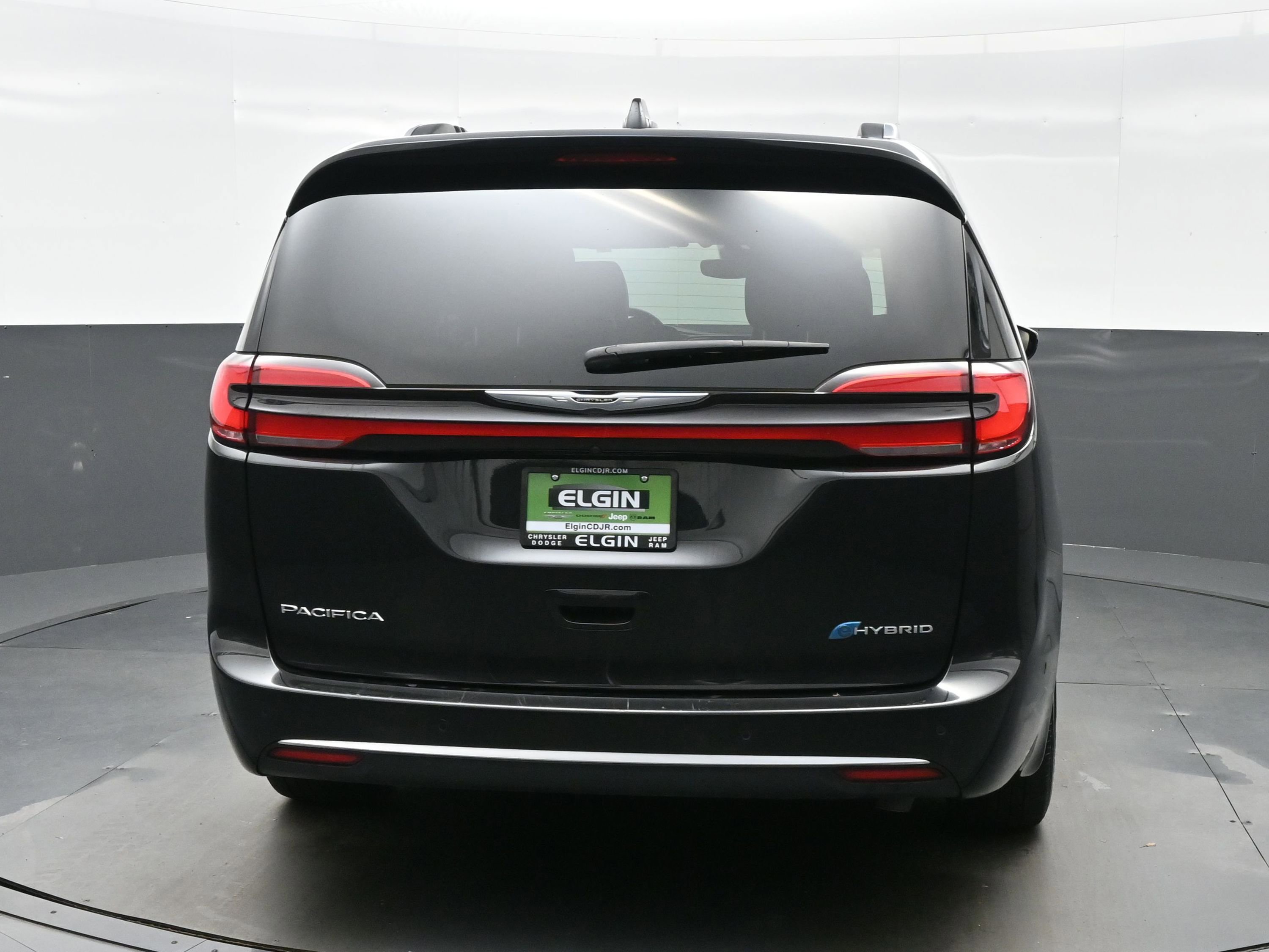 Used 2024 Chrysler Pacifica Pinnacle image 5