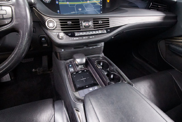 Used 2019 Lexus LS 500 w/ Accessory Package (Z2) RWD image 10