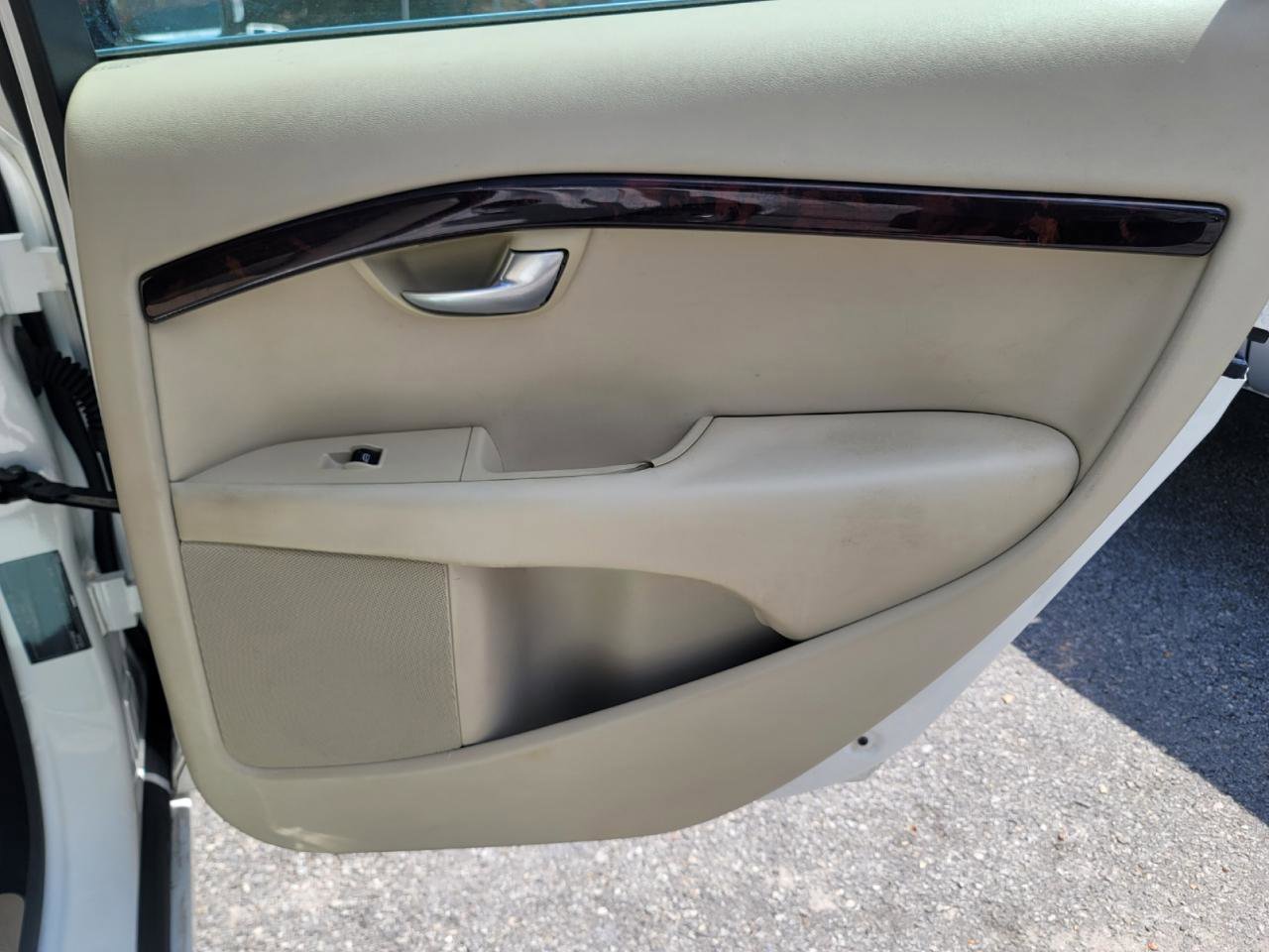 Used 2008 Volvo V70 image 19