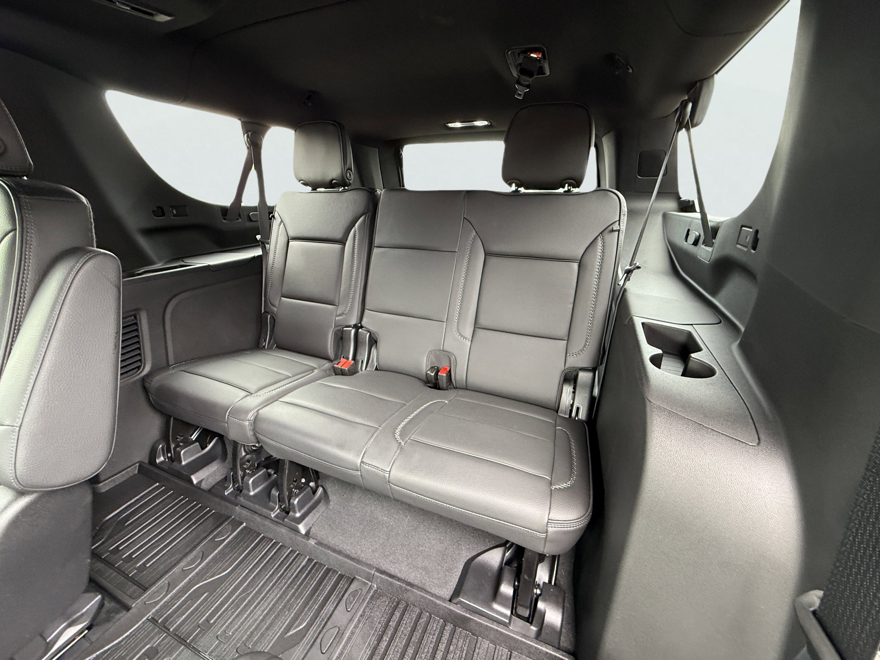 Used 2024 GMC Yukon XL Denali w/ Advanced Technology Package image 11