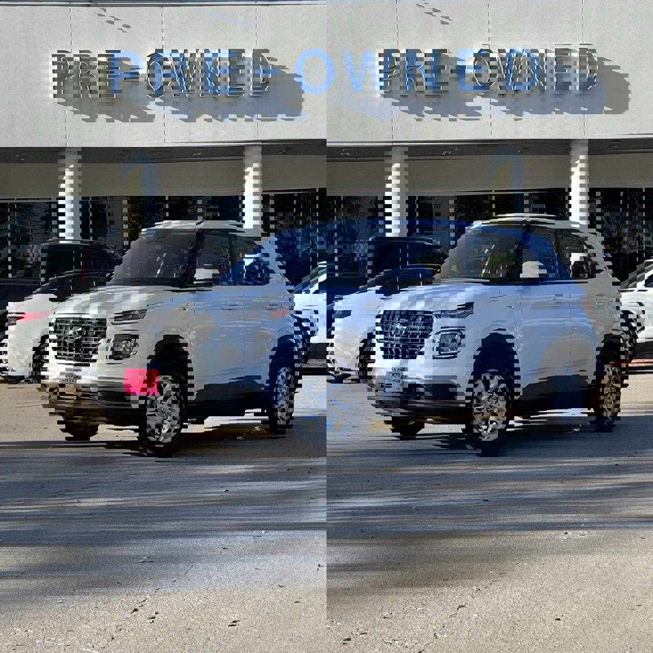 Used 2025 Hyundai Venue SE image 2