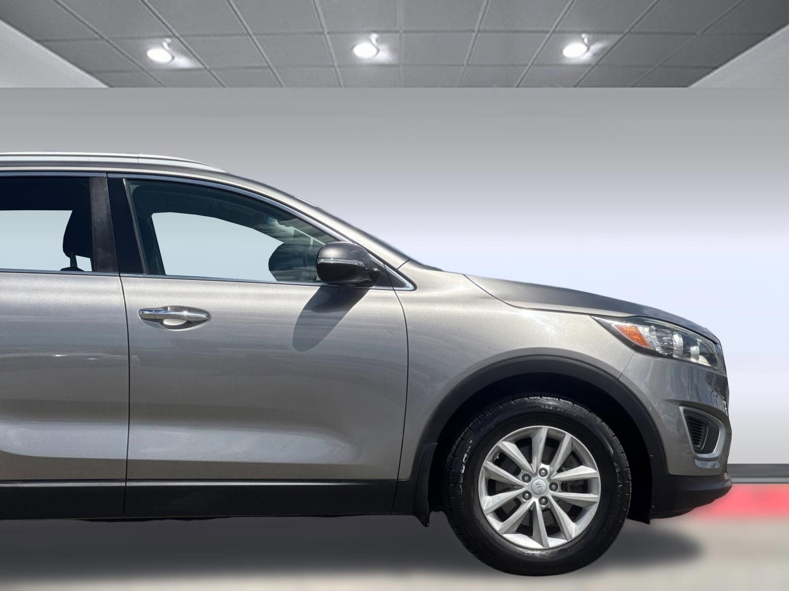 Used 2017 Kia Sorento LX w/ LX V6 Convenience Package FWD image 34