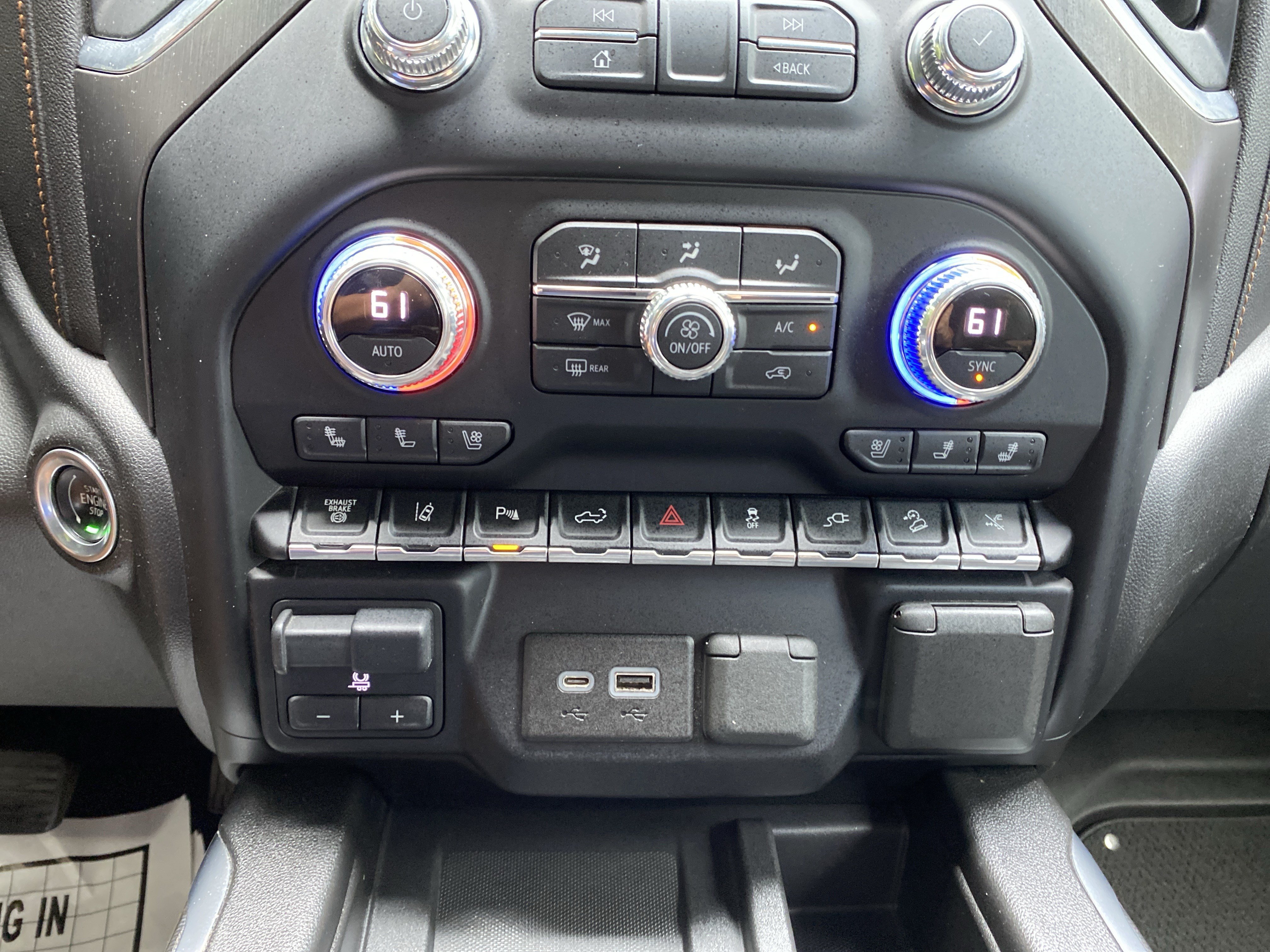 Used 2021 GMC Sierra 2500 AT4 w/ AT4 Premium Plus Package AWD/4WD image 30