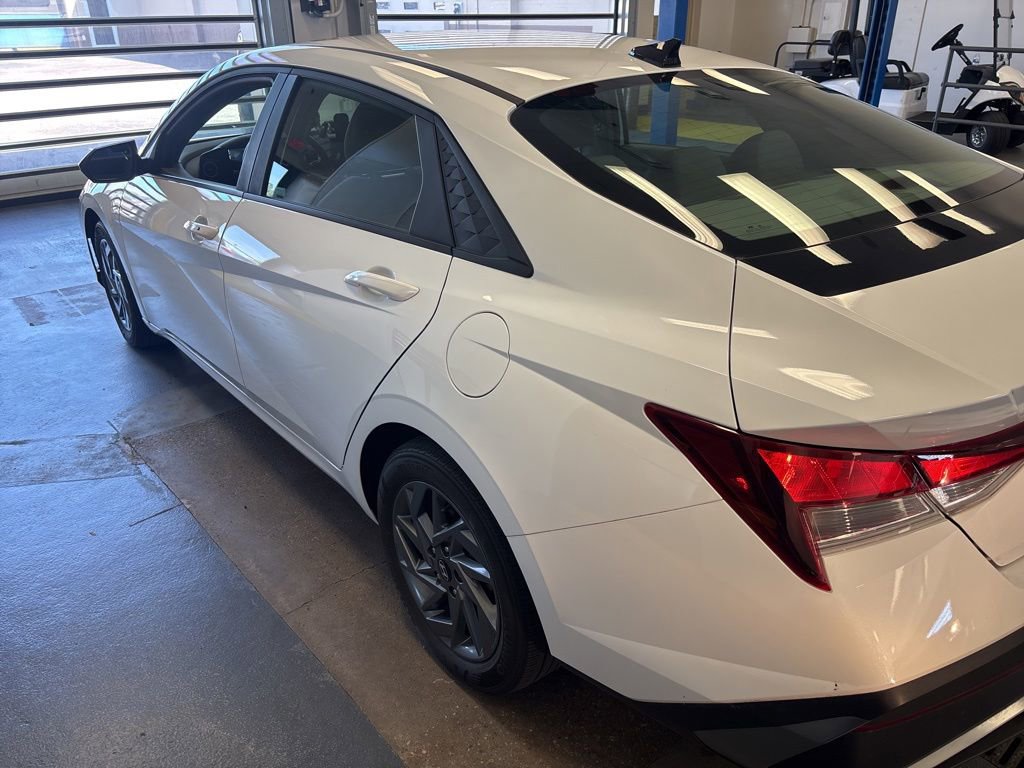 Used 2024 Hyundai Elantra SEL FWD image 7