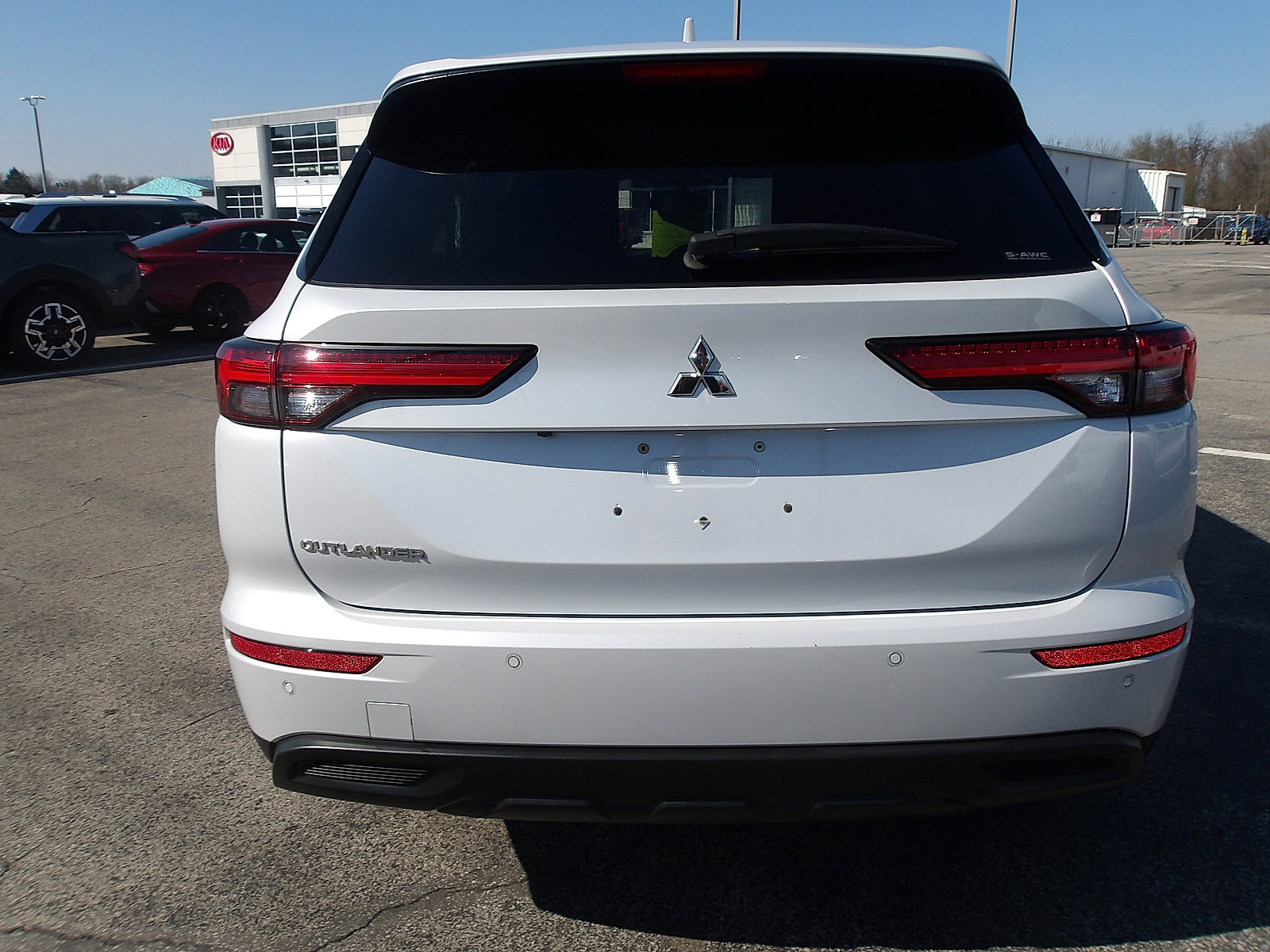 Used 2024 Mitsubishi Outlander ES image 6