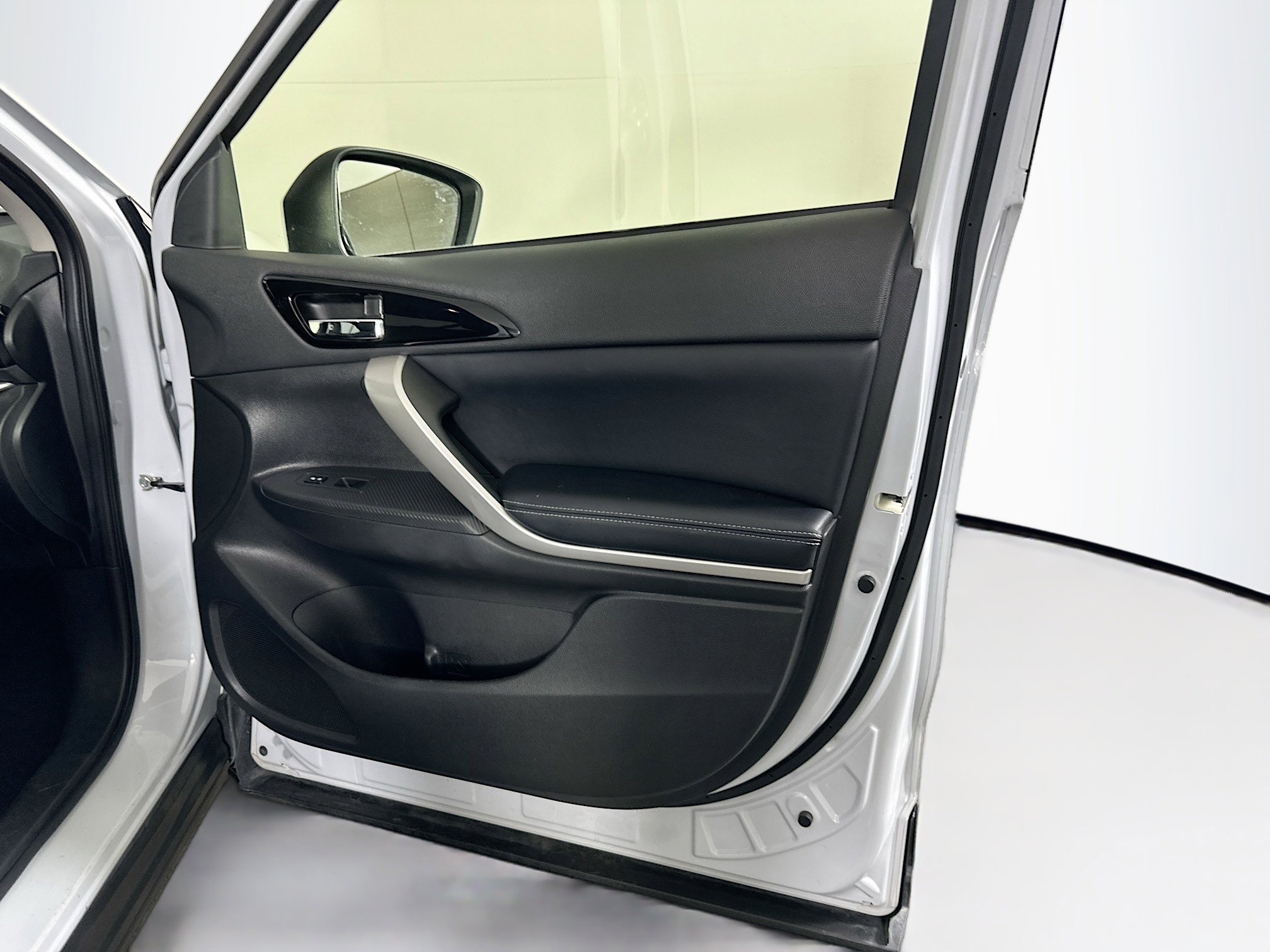 Used 2024 Mitsubishi Eclipse Cross SE image 32