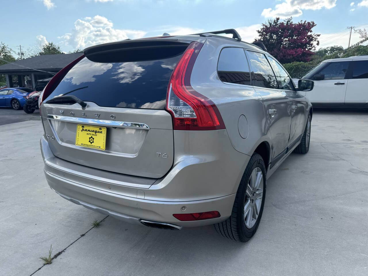 Used 2016 Volvo XC60 T6 w/ Proximity Package image 11