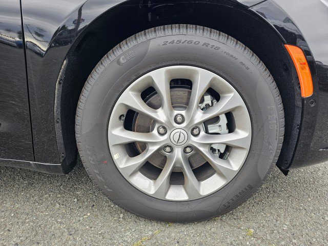 New 2026 Chrysler Pacifica Limited FWD image 9