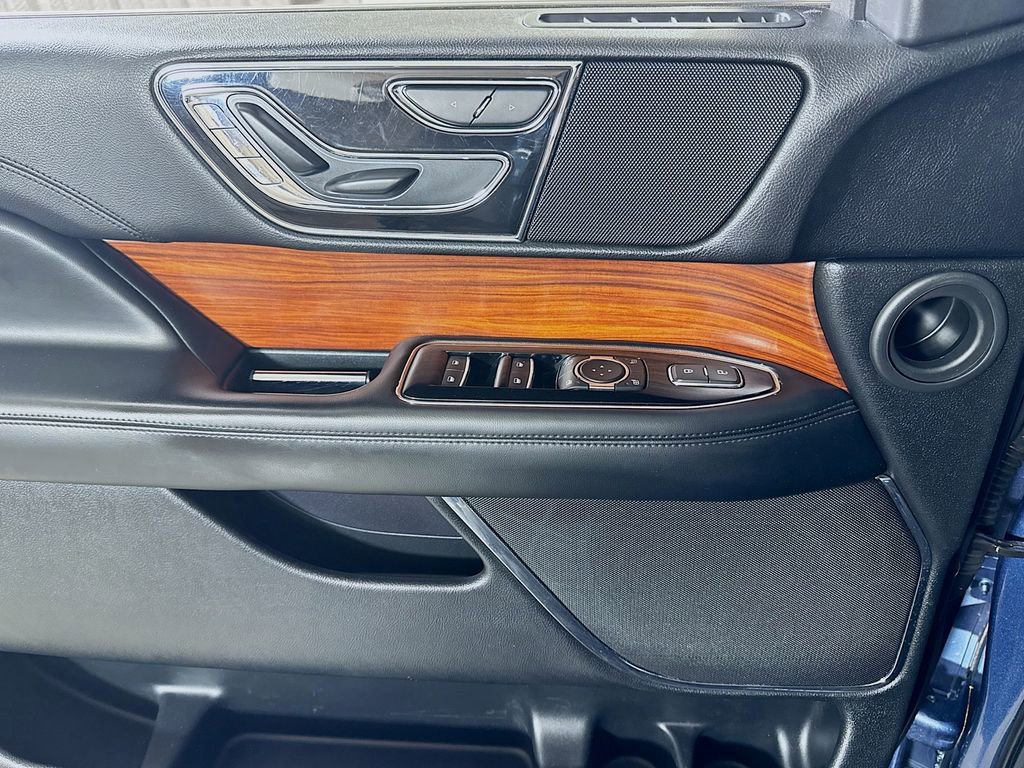Used 2018 Lincoln Navigator Premiere RWD image 16